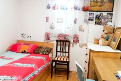 Three-room furnished apartment on the first floor 9