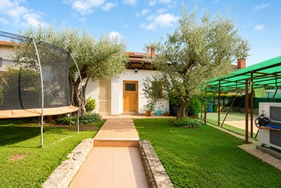 Novigrad, 300 m from the sea – Ground-floor apartment with two residential units 16