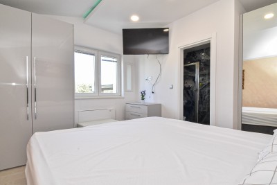 Ekskluzivna kuća na osami s bazenom i prostranom okućnicom 18