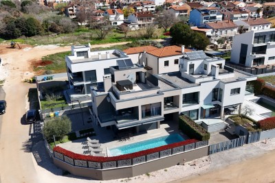 Poreč-Luksuzna vila s pogledom na more500 m od plaže, wellness i rooftop jacuzzi 38