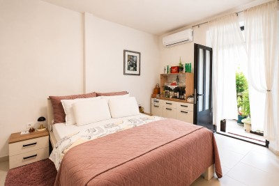 Novigrad area, stone terraced house 800 m from the sea 16