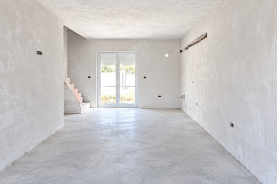 Moderan dvoetažni stan u s vrtom nedaleko Poreča 2