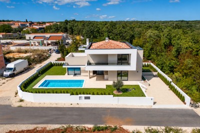 Marčana okolica – Moderna vila s bazenom i pogledom na more