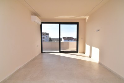 Moderna vila s bazenom i pogledom na more – okolica Poreča 251 m² + krovna terasa 87 m² 16