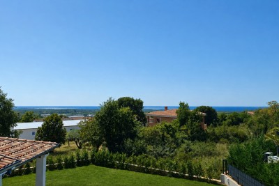 Villa in pietra mediterranea con vista panoramica e ampio giardino