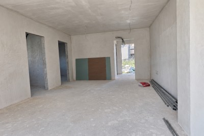 Stan trosoban prizemlje 500 m od centra 5