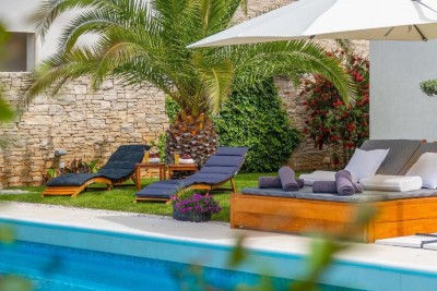 Luksuzna samostojeća vila s bazenom, wellness prostorom i uređenom okućnicom 44