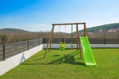 Luksuzna vila s grijanim bazenom, wellness sadržajem i uređenom okućnicom 44