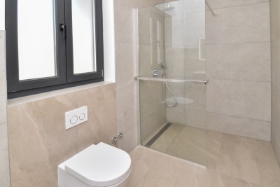 Mediteranska kamena vila s panoramskim pogledom i prostranim dvorištem 20