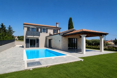Mediterranean Stone Villa with Panoramic Views and Spacious Yard 4