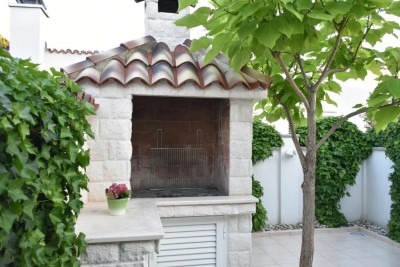 Novigrad okolica, kuća u nizu 300m od mora 20