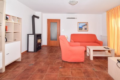 Ekskluziva! Dvojna kuća s bazenom i pogledom na more 14