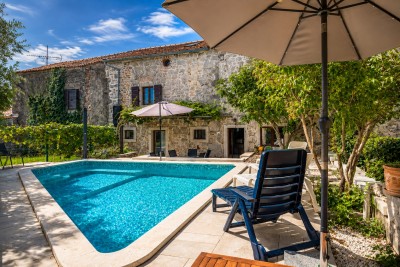 Poreč okolica – šarmantna kamena kuća s bazenom 3