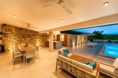Novigrad okolica, unikatna kamena vila s bazenom 17