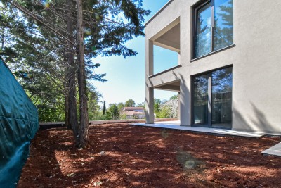 Appartamento al piano terra con ampio cortile 23