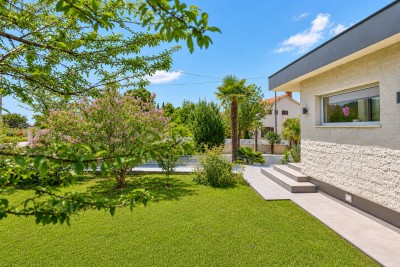 Prekrasna vila sa velikom okućnicom 9