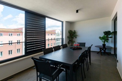 Luxury three-room apartment in the center with elevator and garage 16