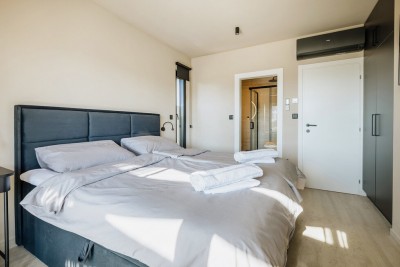 U blizini Poreča – moderna vila s bazenom i luksuznim uređenjem 13