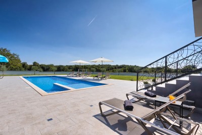 Öko-Luxus-Oase: Selbstversorgende Villa mit beeindruckendem Design und großem Garten 6