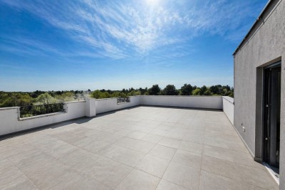 Four-room apartment on the first floor with its own terrace 8