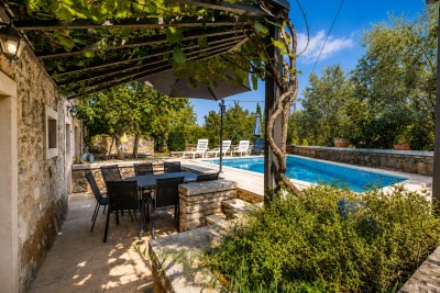Poreč okolica – šarmantna kamena kuća s bazenom 4