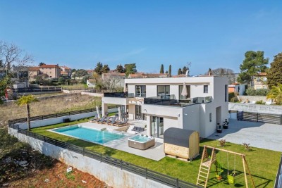 Luksuzna vila s grijanim bazenom, wellness sadržajem i uređenom okućnicom 42