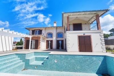 A beautiful villa with a Spanish flair located in a quiet location - under construction 3