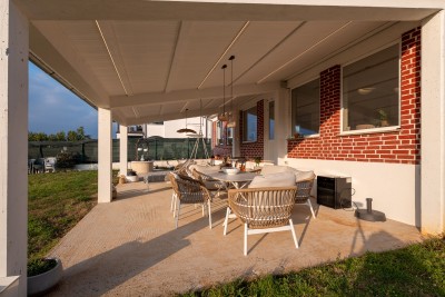 Casa familiare con ampio terreno edificabile in una zona tranquilla vicino a Parenzo 30