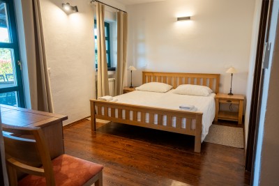 Mediteranska vila s prostranim vrtom i bazenom 21