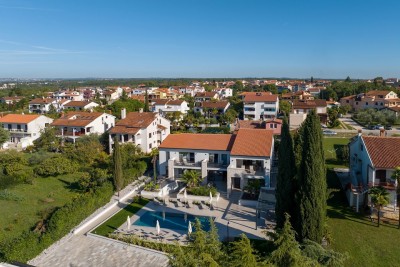 Luksuzna udobna vila z bazenom in pogledom na morje v bližini mesta 2