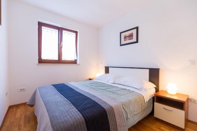 Novigrad – Dva apartmana u jednom stanu u zgradi s bazenom 11