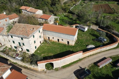 Istrian estate in a quiet location with lots of potential 1