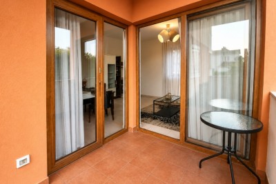 Novigrad – gemütliche Erdgeschosswohnung, 900 m vom Meer entfernt