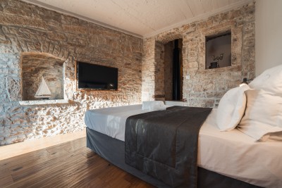 Središnja Istra, Obnovljena kamena vila s bazenom 25