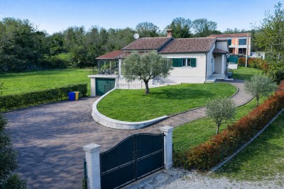 Ekskluzivna kuća – oaza mira s bazenom i garažom 38