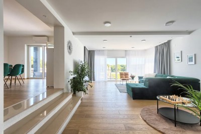 Öko-Luxus-Oase: Selbstversorgende Villa mit beeindruckendem Design und großem Garten 7