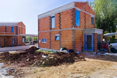 Ein neues Haus mit Schwimmbad in der Nähe von Poreč, nicht weit von Vrsar