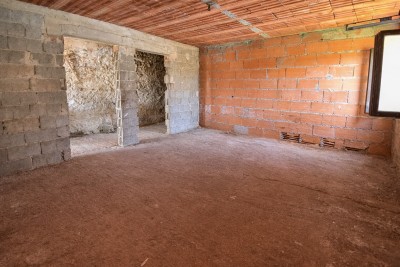 Investicijska prilika: kuća s građevinskim zemljištem za izgradnju 7 stanova, svega 700 m od mora 32