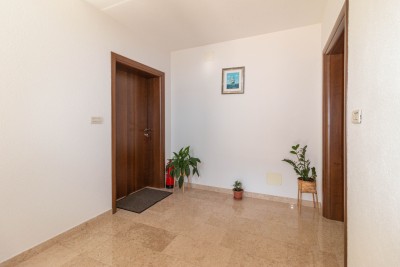 Poreč okolica, kuća s 4 stana i bazenom 8 kilometara do mora 16