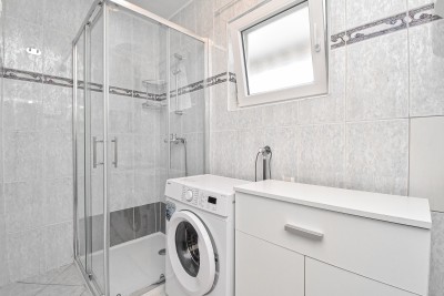 Prostran stan u centru grada s pogledom na more, svega 100 m od mora 20