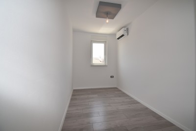 A beautiful three-room apartment in a new building on the second floor 7