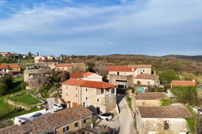 EKSKLUZIVNA PRODAJA – autentična istarska kamena kuća s pogledom na more, renovirana 2025. 12