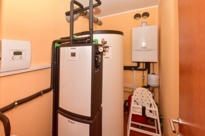 Ekskluziva! Dvojna kuća s bazenom i pogledom na more 16