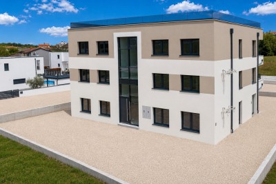 Luksuzno stanovanje v 1. nadstropju s prostorno pokrito teraso – mirna lokacija, 3 km od morja 3