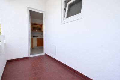 Prostran stan u centru grada s pogledom na more, svega 100 m od mora 10