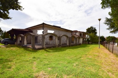 A large estate in the style of a castle with a lot of potential not far from the center of Poreč - under construction 14
