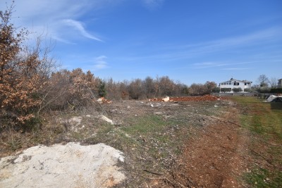 Ekskluzivno zemljište u centru naselja nedaleko od Poreča