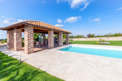 A stone villa with a pool in the traditional Istrian style 17