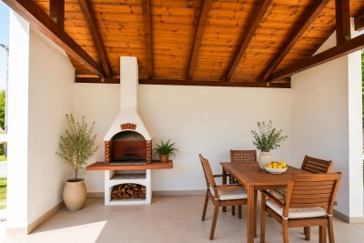 Poreč nei dintorni – ampia casa con 3 appartamenti, grande giardino e potenziale per piscina 10
