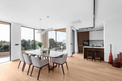 Luksuzni penthouse  s jacuzzijem i pogledom na more 7
